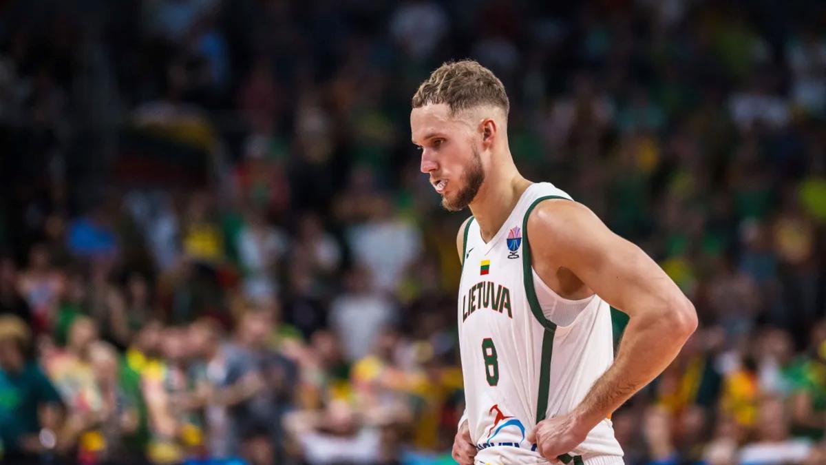 Tadas Sedekerskis, pensativo tras salir derrotado ante Grecia