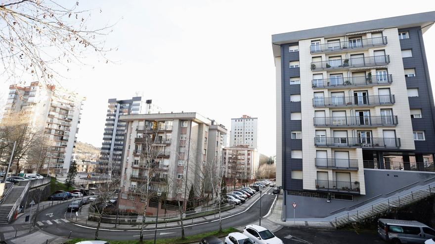 Colectivos del Distrito Este de Donostia denuncian que el Gobierno local  les “da la espalda”  y pone “en riesgo” su futuro