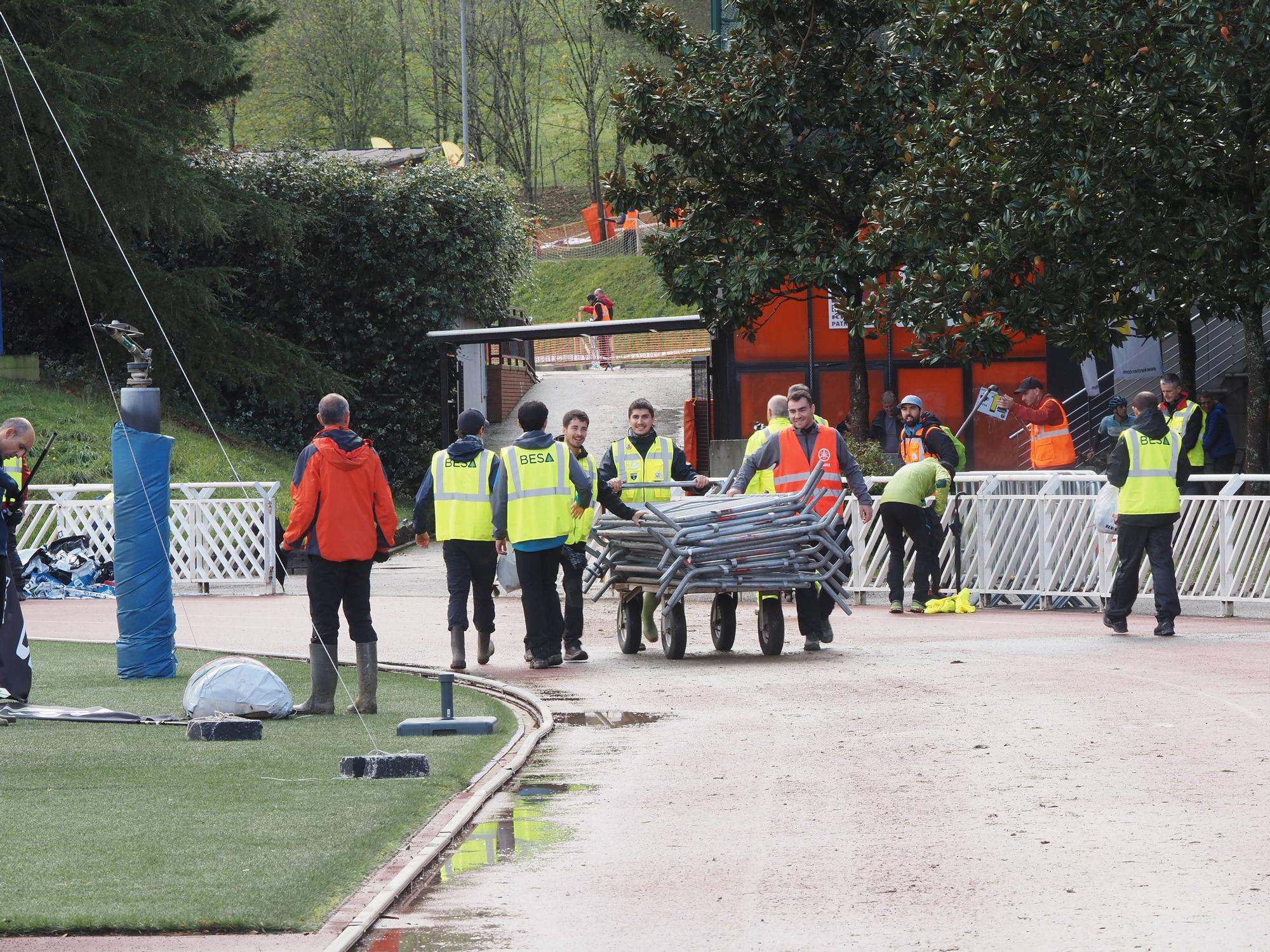 El barro se sumó al espectáculo de ciclocross en Elgoibar