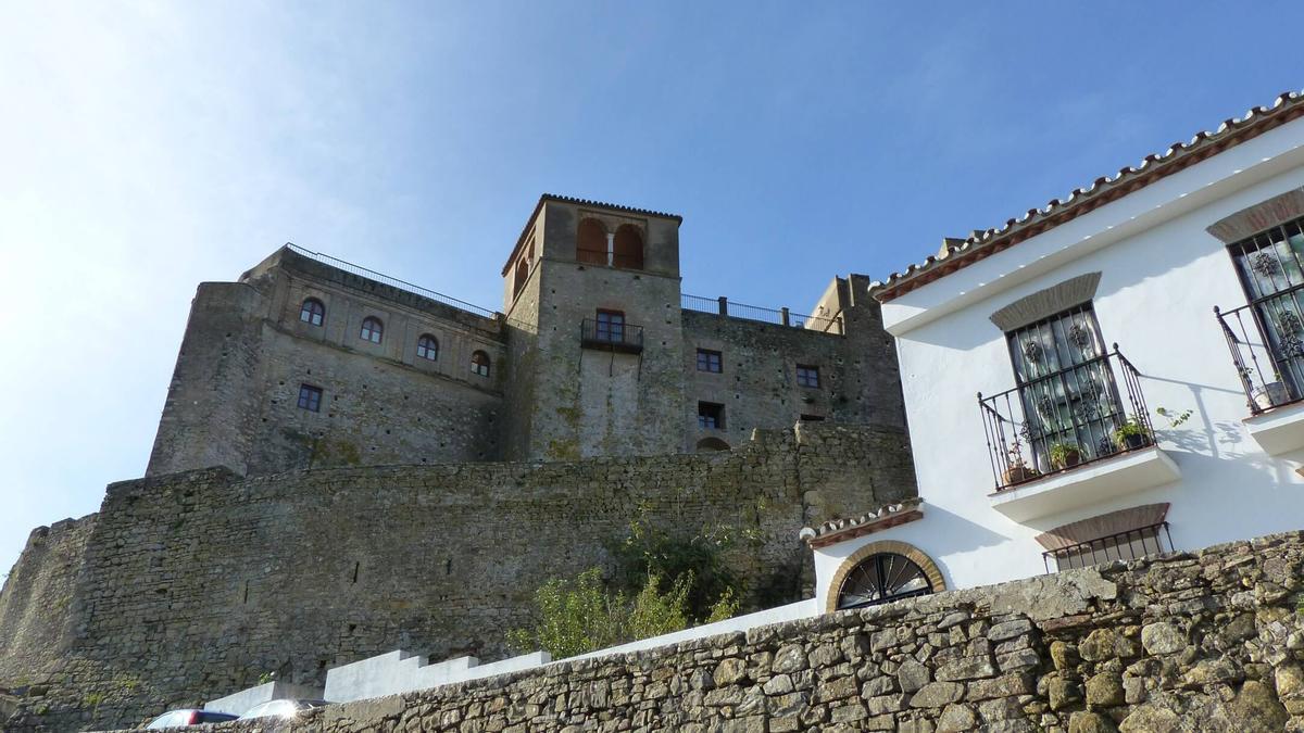 Su fortaleza situada en un risco