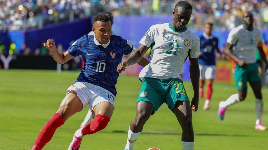 Dos goles de Mbappé lideran la victoria de Francia ante Senegal
