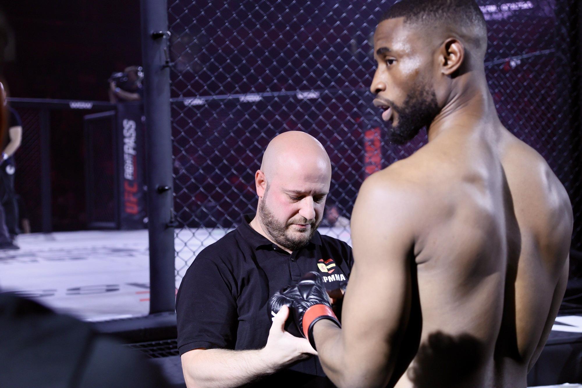 En imágenes: El Buesa se rinde al MMA con Topuria como estrella