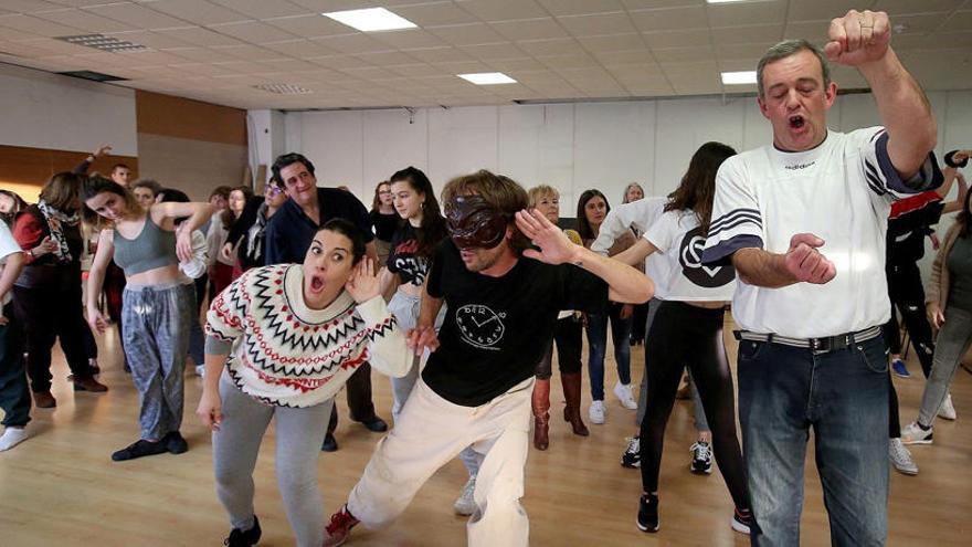 Momento del ensayo celebrado ayer en la nave de la OCN en el polígono de Talluntxe II.