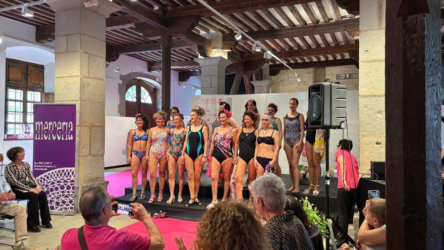 Desfile de lencería y baño para mujeres con cáncer de mama organizado por Saray