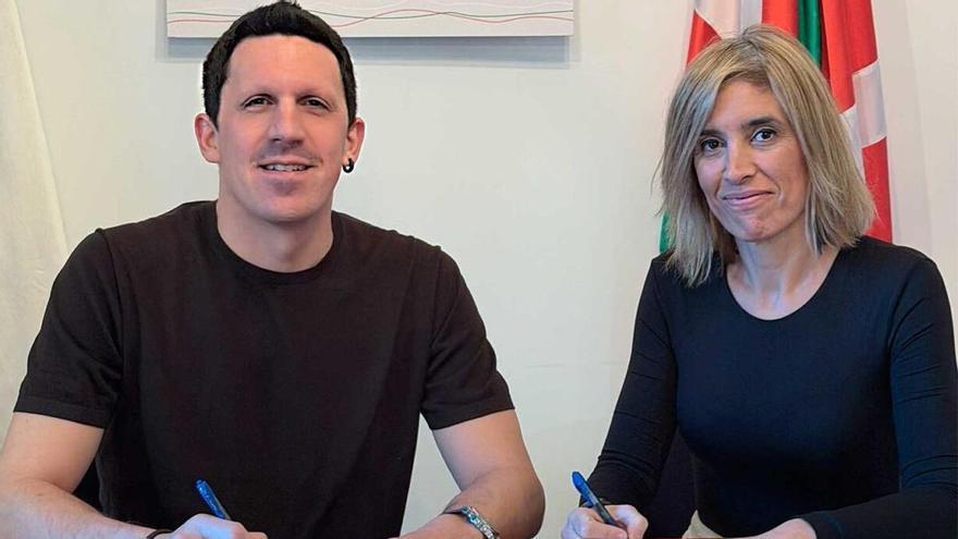 Aia y Orio refuerzan el acuerdo sobre la Tarjeta Municipal de Aparcamiento