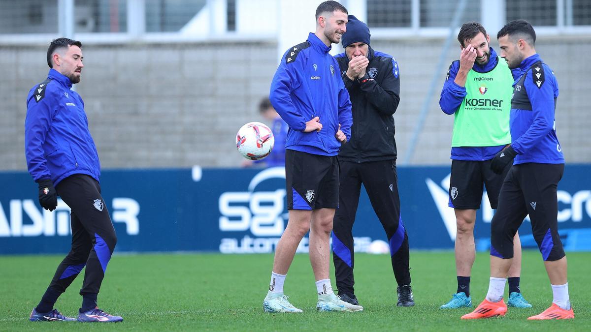 Vicente Moreno, durante el entrenamiento de este sábado.