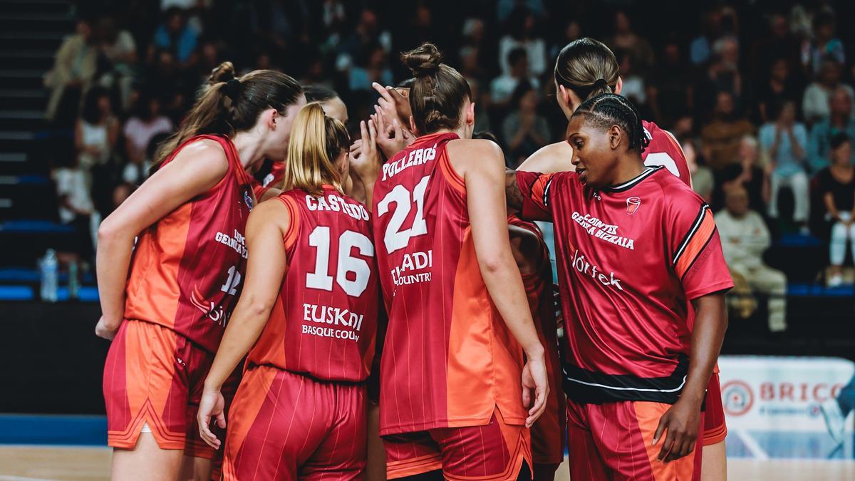 Las jugadoras del Lointek Gernika, en el reciente amistoso ante el Landes.