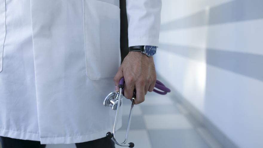 Detienen por segunda vez a un médico por agredir sexualmente a diez mujeres en Gran Canaria