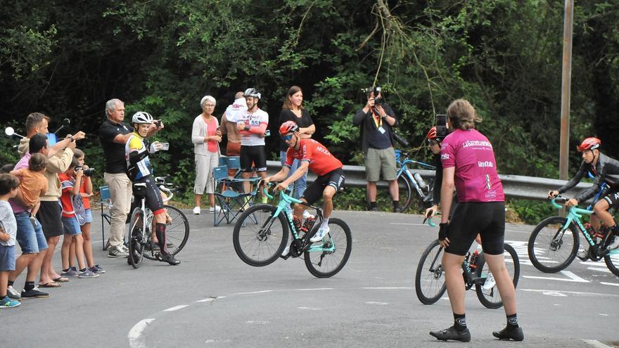 En imágenes: El pelotón del Tour prueba la subida de Pike Bidea