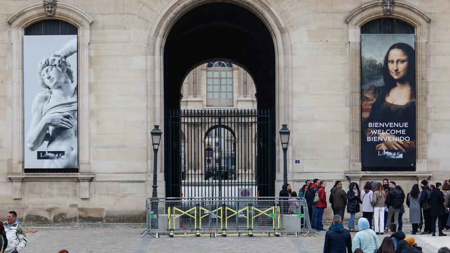 Un atraco en el Louvre, sin heridos, lleva al cierre del museo durante todo el día