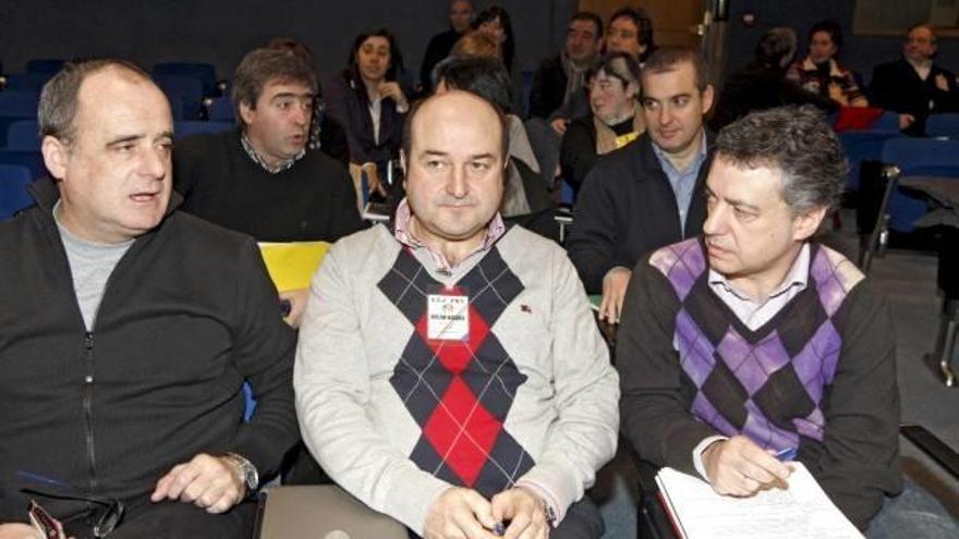 El presidente del EBB, Iñigo Urkullu, junto a  Joseba Egibar y Andoni Ortuzar