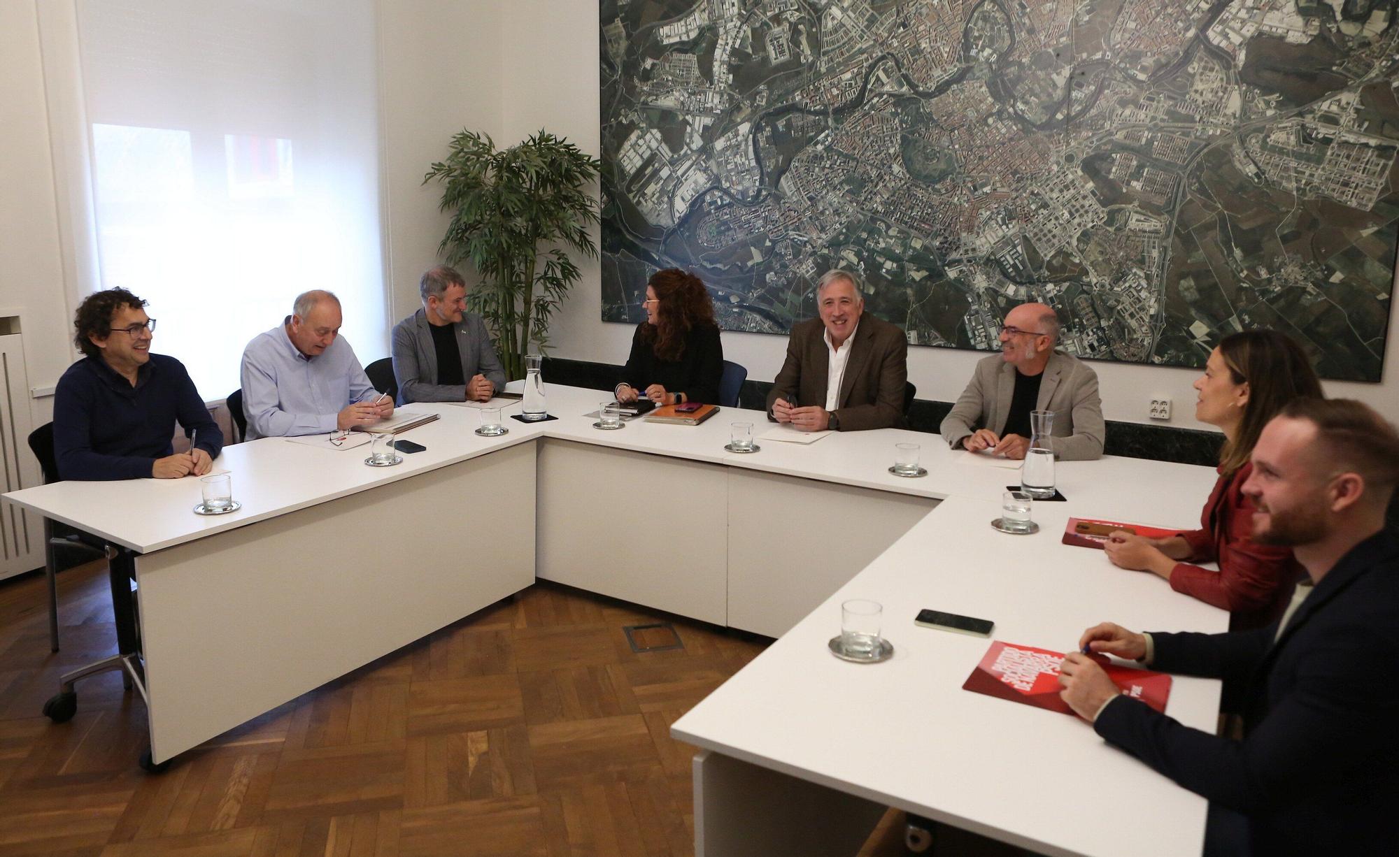 Primeros contactos en Pamplona para negociar los Presupuestos de 2026