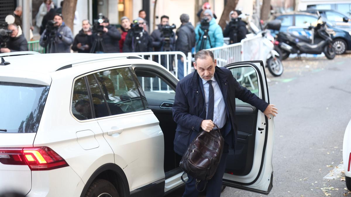 El exministro José Luis Abalos,  a su llegada al Tribunal Supremo.