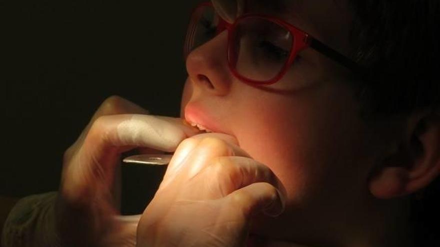 Un menor de edad en la consulta del dentista.