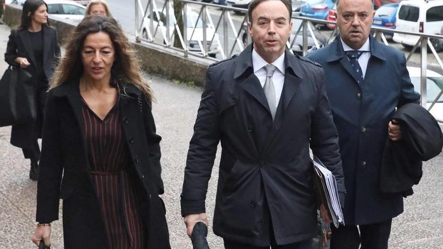 El letrado Ricardo Pérez Lama (c), que representa a la familia Quer.