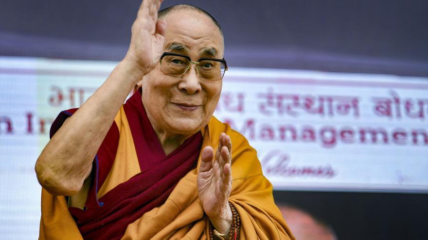 El dalái lama triunfa en los Grammy a los 90 años: gana el premio al mejor audiolibro