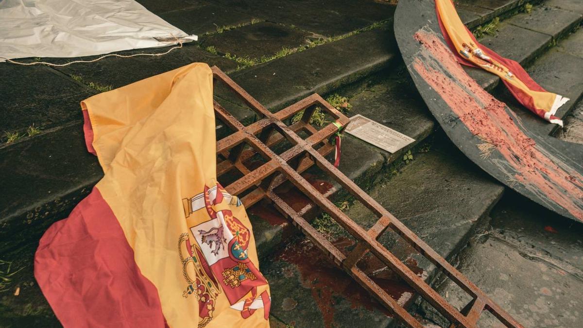 Ernai muestra en Durango los &quot;símbolos españolistas&quot; retirados de las calles de Euskadi