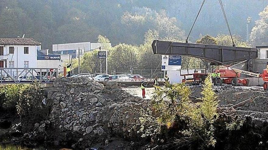 Arranca la colocación del puente de Martutene, que se abrirá en agosto