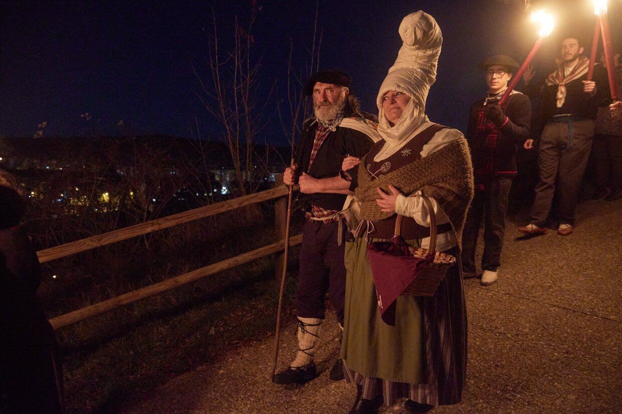 Burlada recibe a Olentzero y Mari Domingi