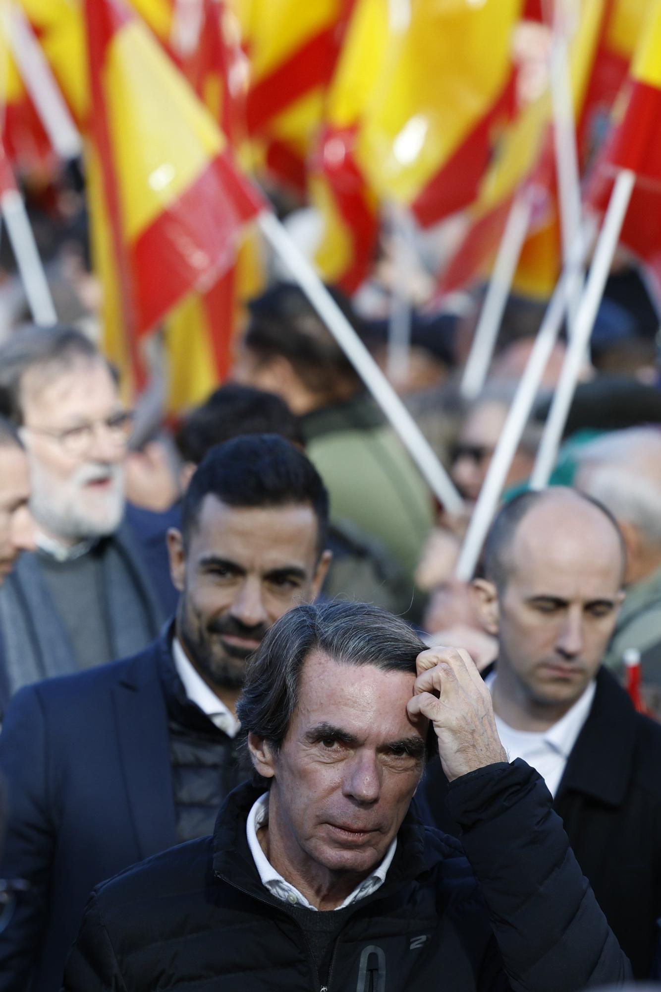 En imágenes: Miles de personas inundan con banderas de España la protesta del PP en Madrid para pedir elecciones anticipadas