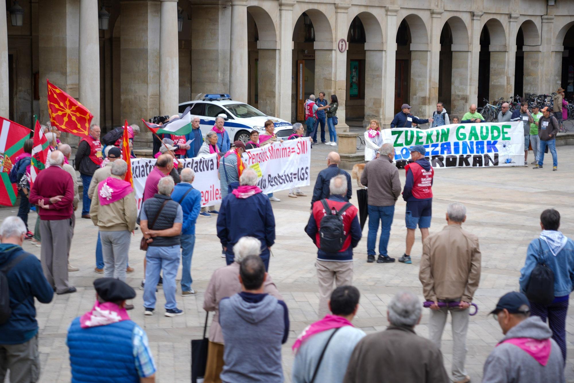 En imágenes: Los pensionistas retoman sus concentraciones en Vitoria