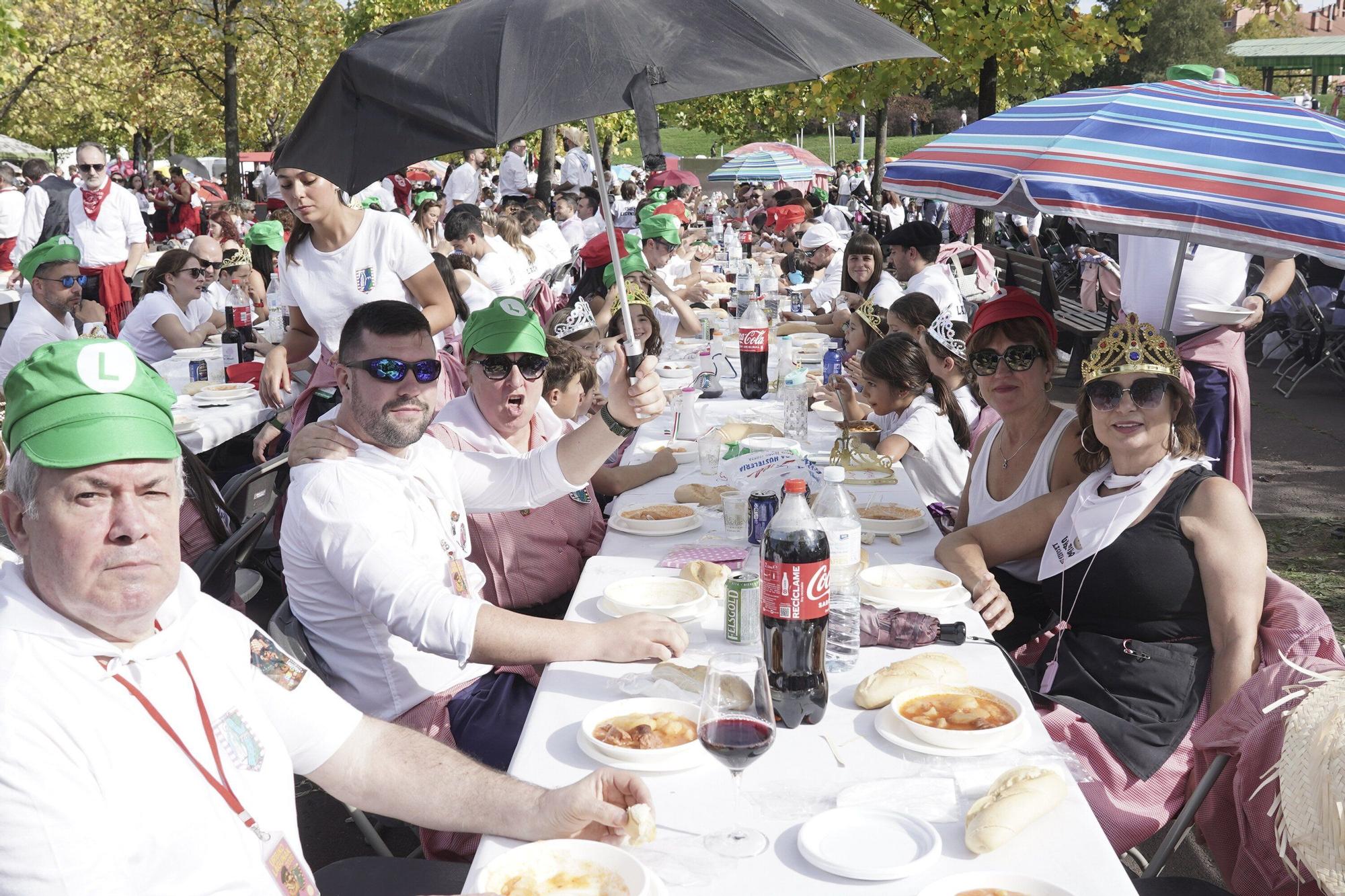 Más de 3.600 personas en la comida de cuadrillas de Basauri: “Es es indescriptible, se nos está yendo de las manos”