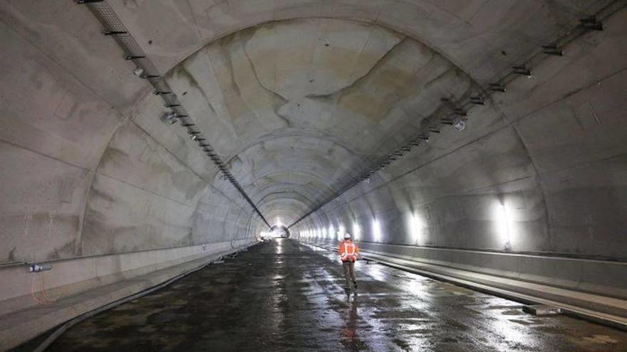 Imagen de la galería que atraviesa el alto de Autzagane en dirección a Gernika la cual está completamente finalizada a la espera de los últimos remates. Reportaje fotográfico: Juan Lazkano