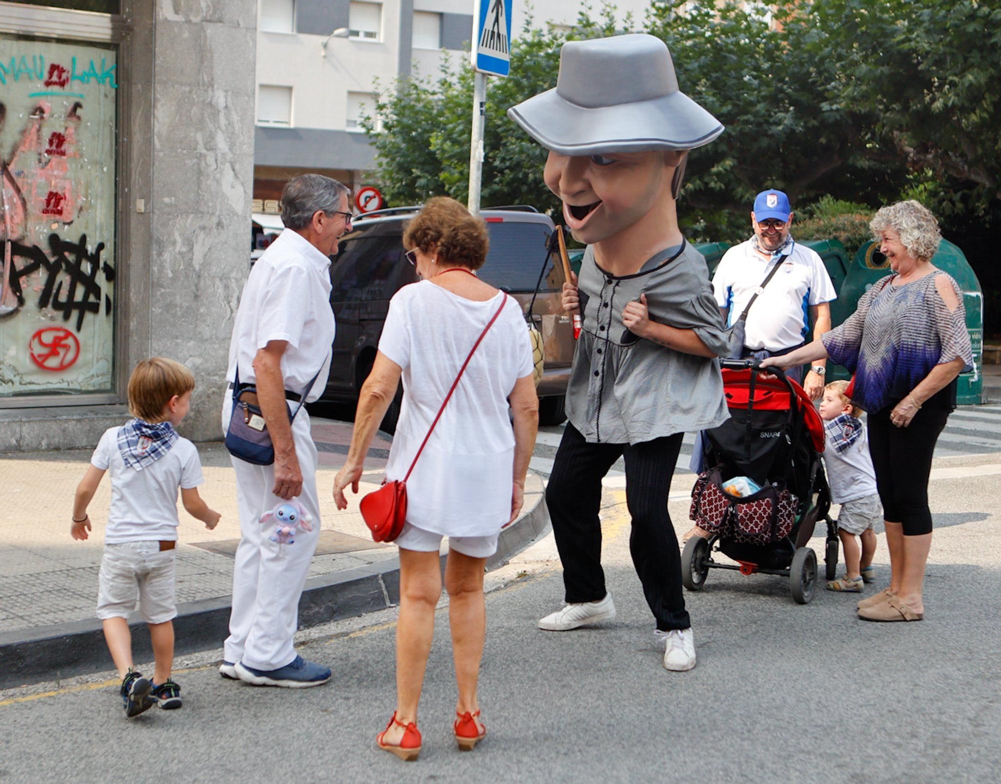 Fotos del chupinazo infantil en fiestas de Burlada 2025
