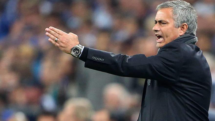 Mourinho, multado con 9.400€ por &quot;conducta inapropiada&quot;