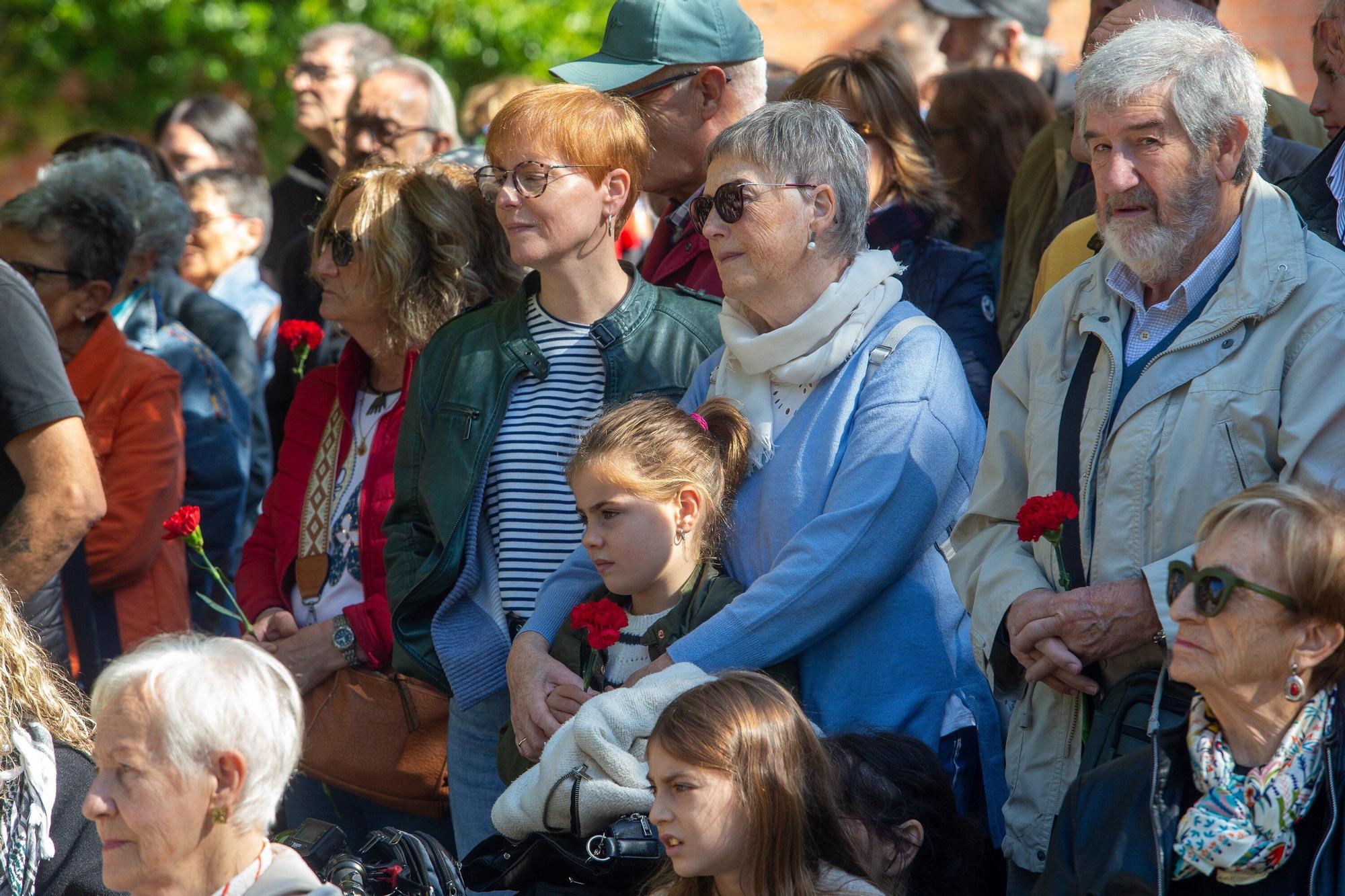 Inauguración del monumento en homenaje a las víctimas de la represión franquista en la Rochapea