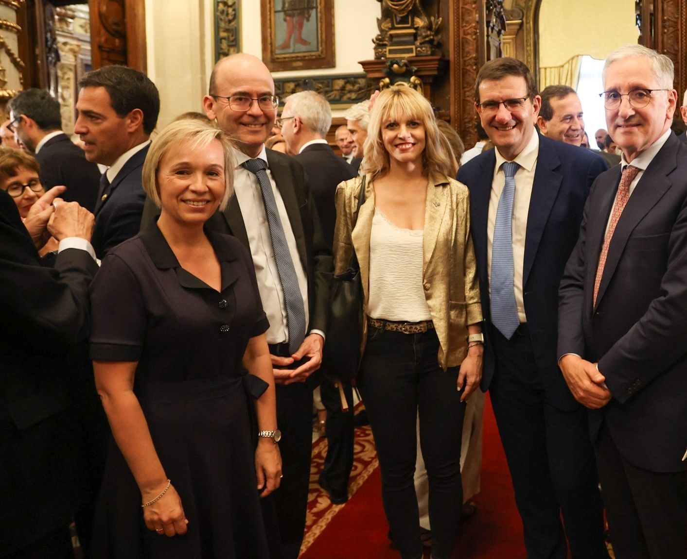 La diputada foral Ainara Basurko con Javier Font, Estitxu Garai, Juan José Etxebarria e Iván Marten.