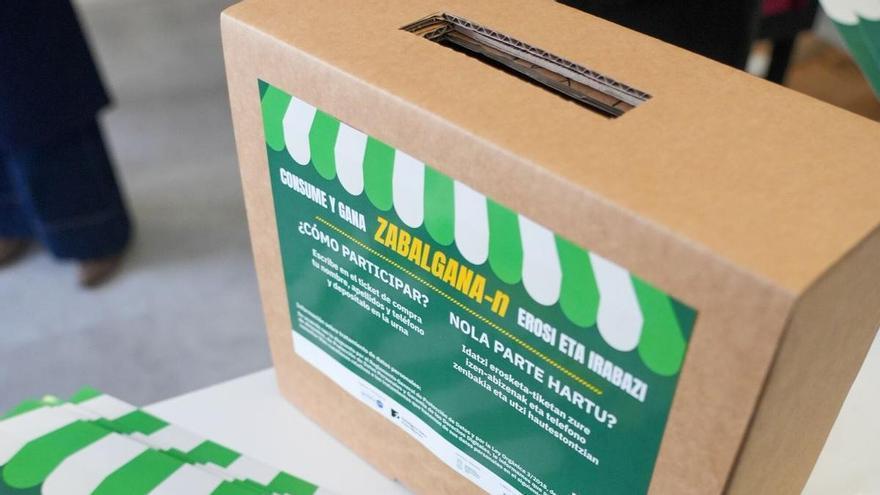 La campaña ‘Compra y gana en Zabalgana’ pone en el foco en la importancia de consumir en el comercio local del barrio