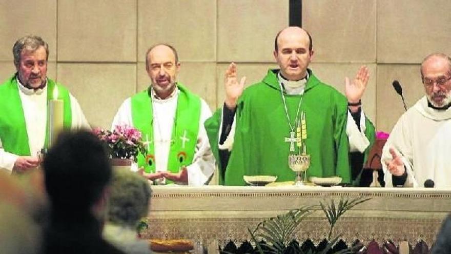 Línea directa con Dios en cinco idiomas desde un solo &quot;clic&quot;