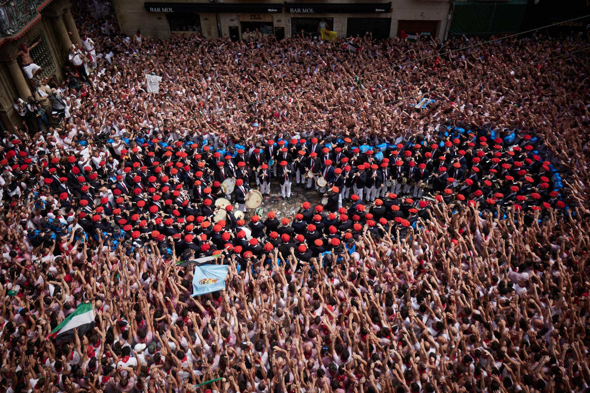 Fotos del  Chupinazo de San Fermín 2025 en Pamplona: ¡La fiesta más internacional se enciende con un grito solidario por Palestina!