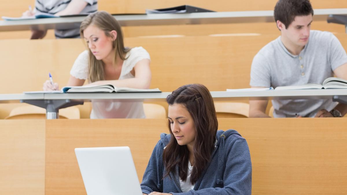 Los expertos abogan por profesionales formados en idiomas y en tecnología.