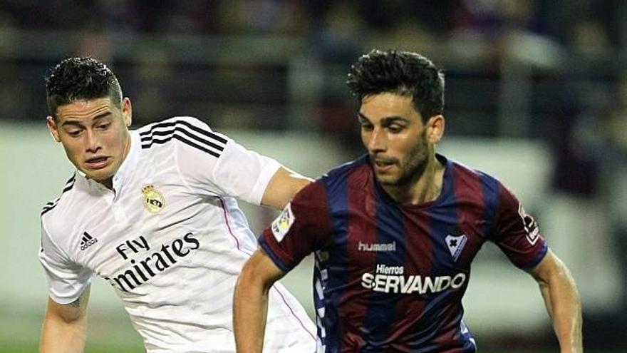 El líder gana con autoridad y golea al Eibar en Ipurua