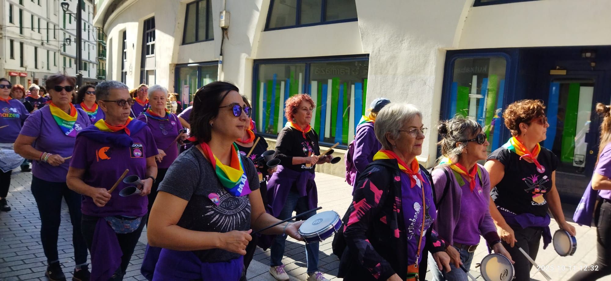 En imágenes: Ondarroa celebra el Día del Abrazo a la Diversidad