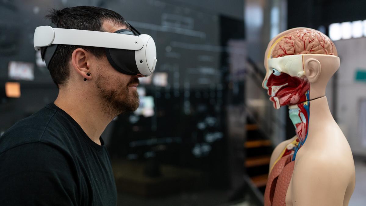 El dispositivo combinará Realidad Mixta (RM) e Inteligencia Artificial (IA) para crear entornos terapéuticos inmersivos.