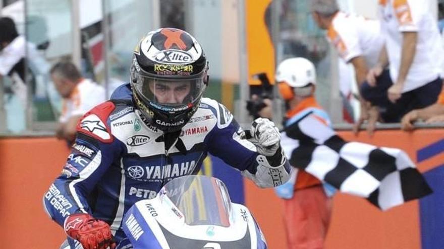 Lorenzo se impone por delante del Pedrosa y Stoner