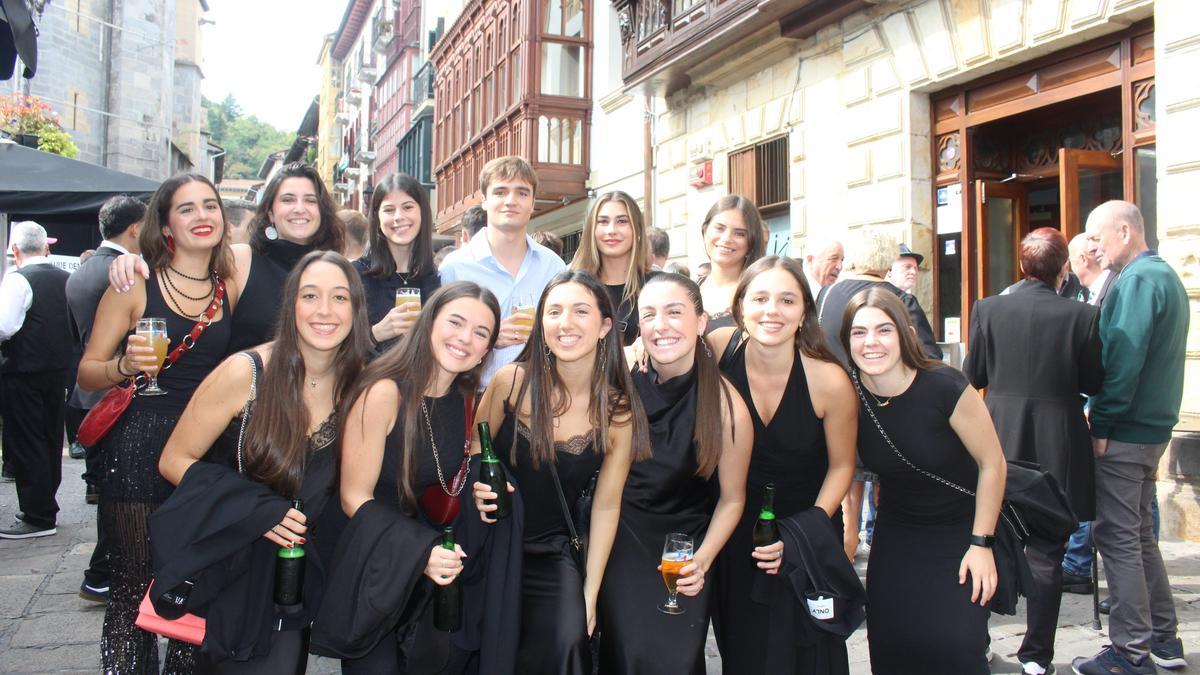 Sonrientes y con muchas ganas de juerga las y los &#039;maritxuzales&#039; se han echado a la calle para exprimir a tope la fiesta.