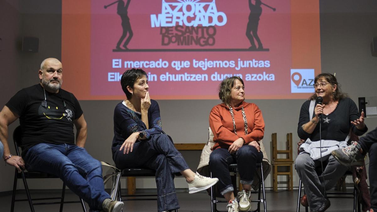 Mikel Aldave, Mari Paz Sola, Edurne Urzaiz y Maitane Gorostiza, en las jornadas de AZ celebradas el jueves.