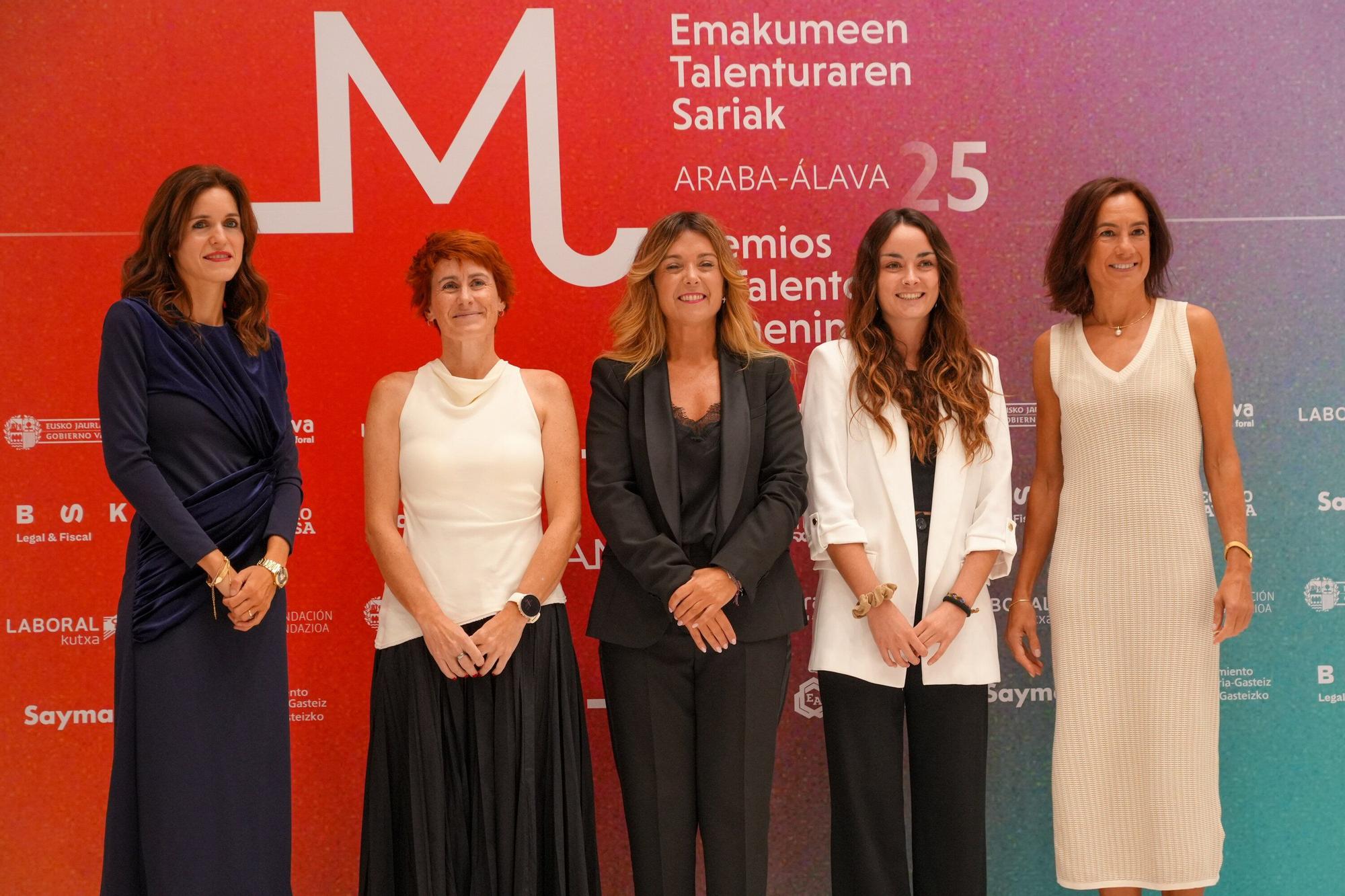 En imágenes: AMPEA premia a cuatro mujeres alavesas con una &quot;extraordinaria trayectoria&quot; profesional