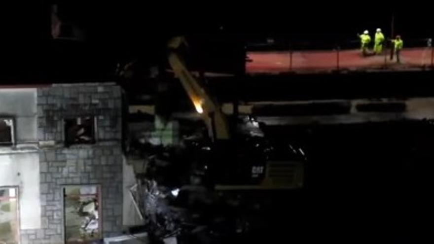 ADIF demuele, por la noche y sin previo aviso, la antigua estación de Irún