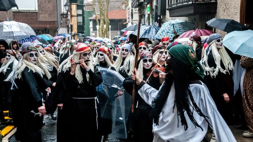 Los atorrak y lamiak de Mundaka se preparan para el carnaval