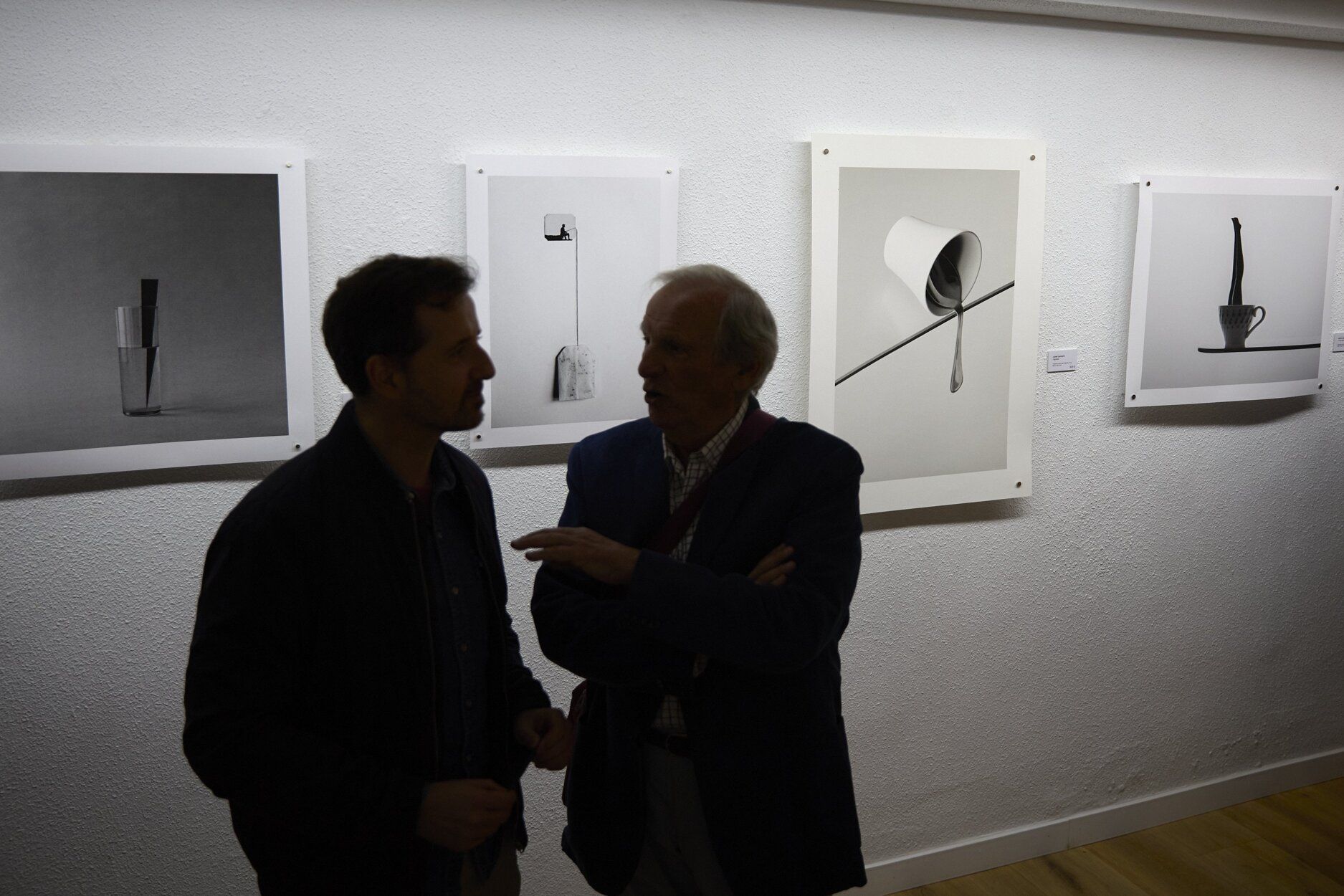 Fotos de la inauguración de la exposición colectiva de Lab&, en la que se presenta el trabajo de seis creadoras/es