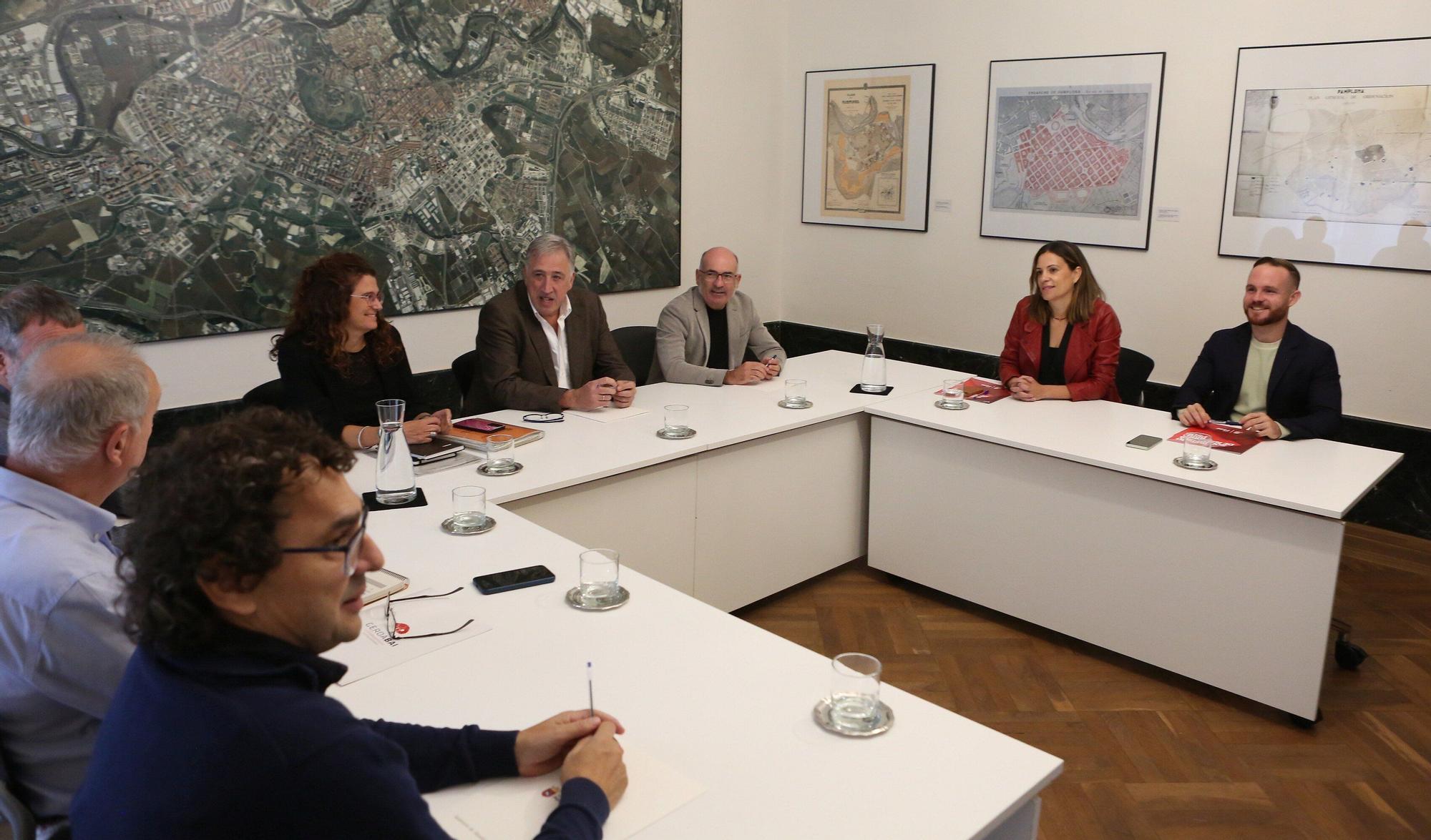 Primeros contactos en Pamplona para negociar los Presupuestos de 2026