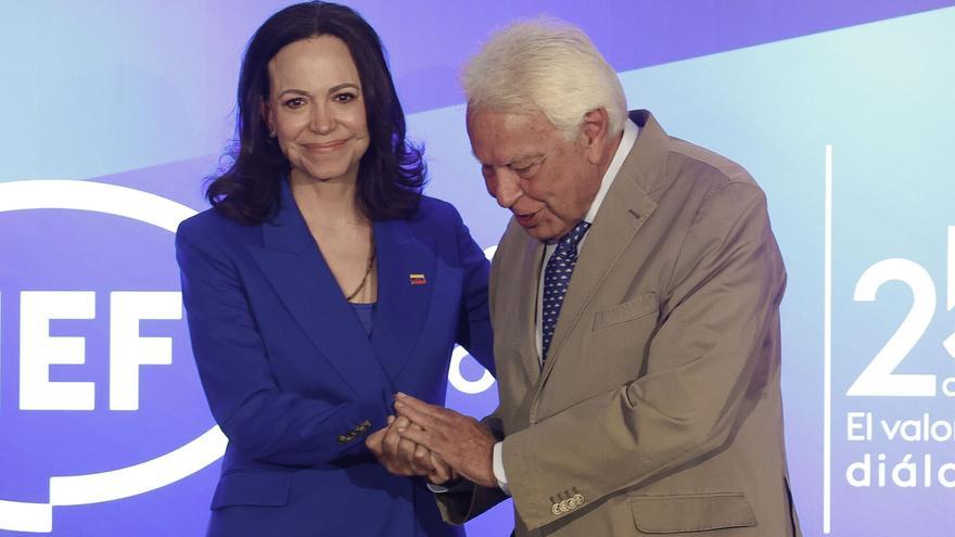 Felipe, Trump y el nudismo