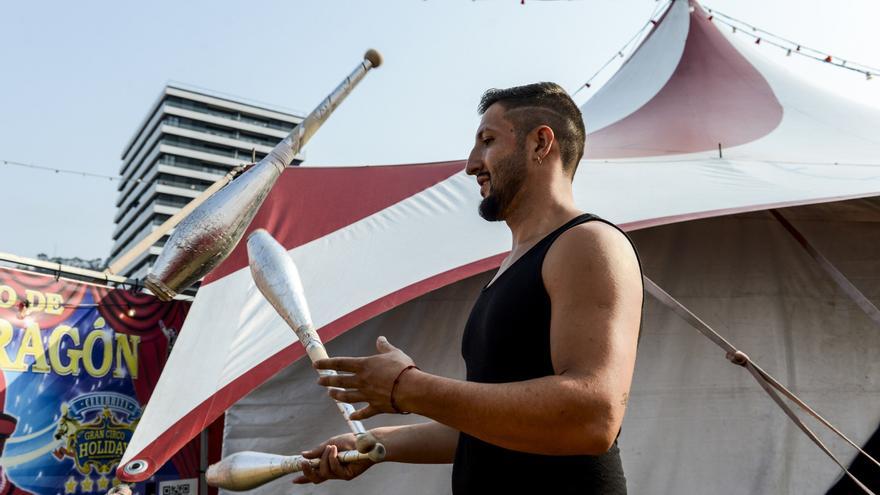 Jon Ander Sacristán, malabarista del Circo Holiday: &quot;Para mí el circo es todo, es mi vida&quot;