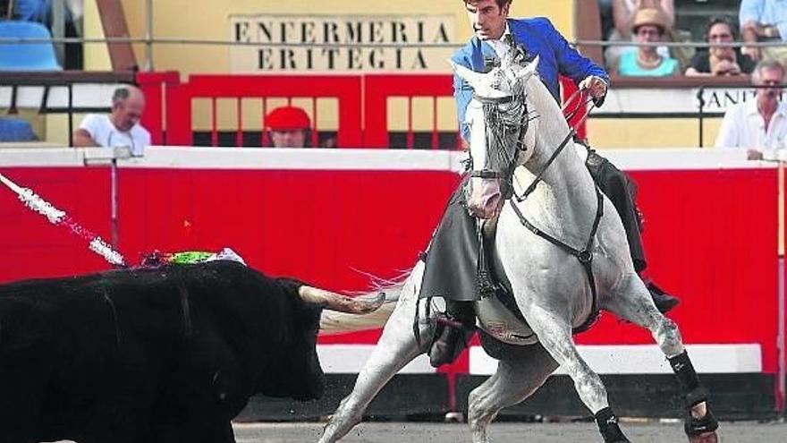 Aburto reduce a la mitad el gasto de pases para los toros