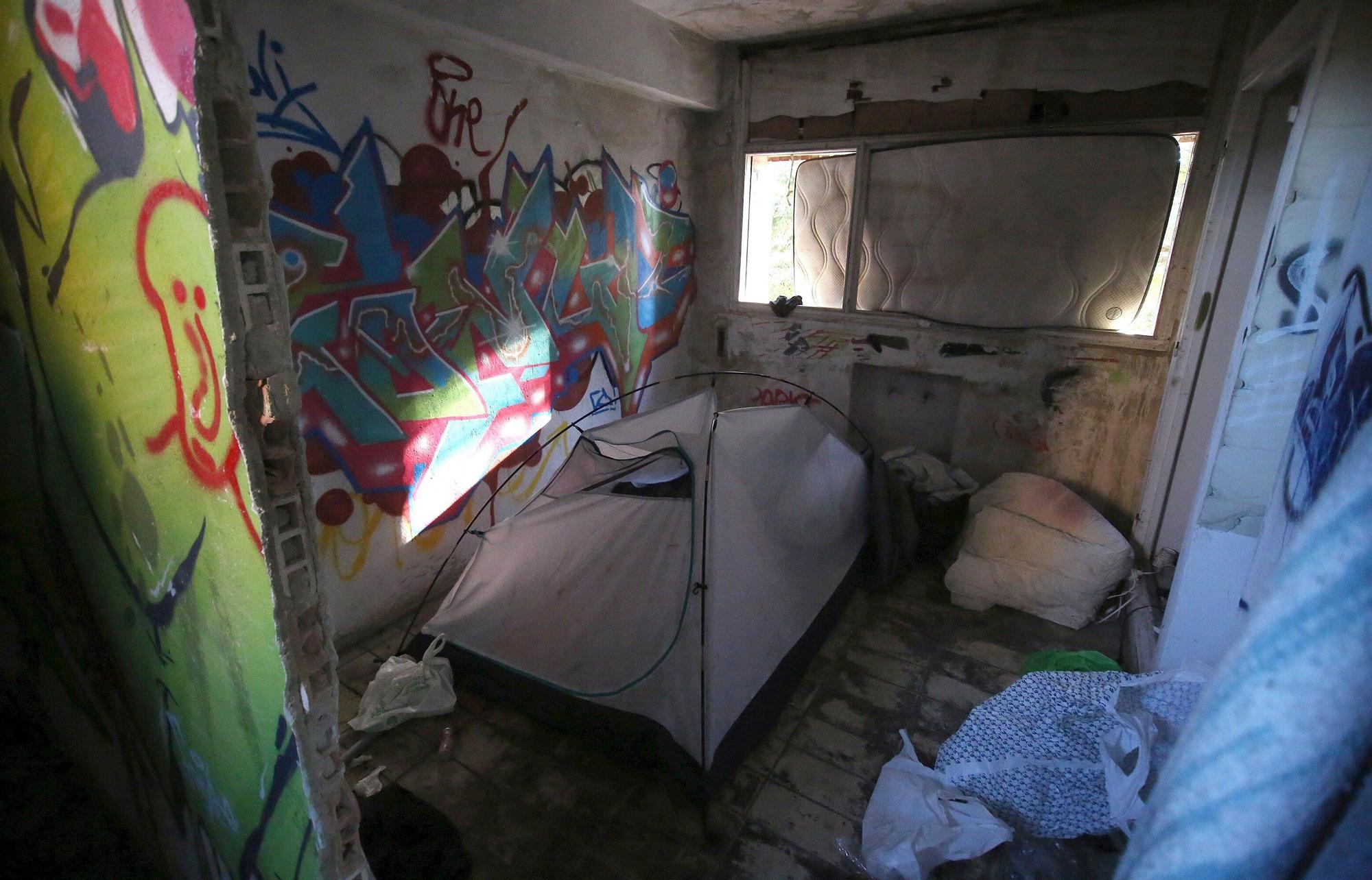 Fotos del antiguo convento de las Agustinas en Aranzadi, en ruinas, donde malviven decenas de personas